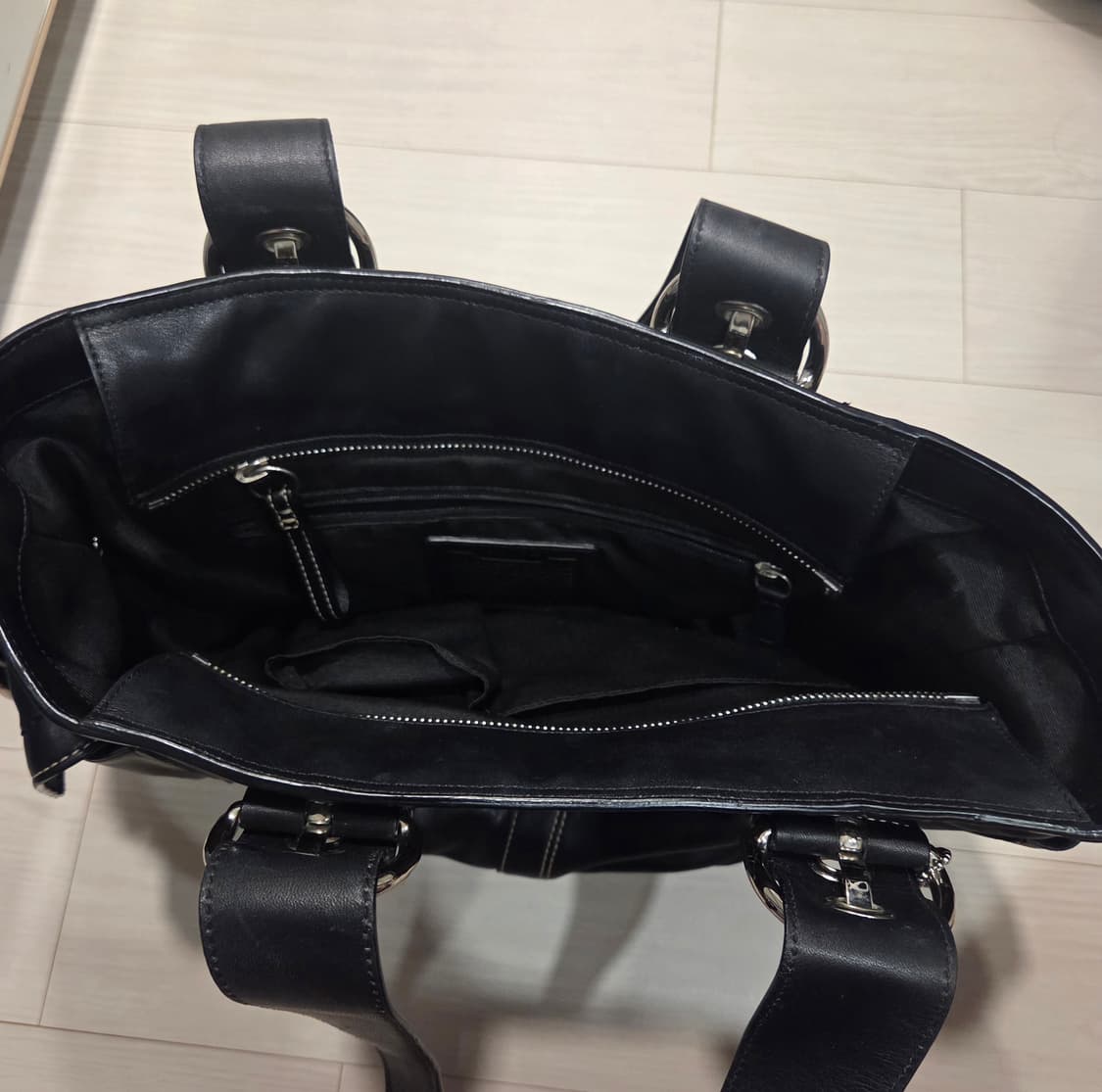 코치 블랙 가죽 토트백 상품이미지3