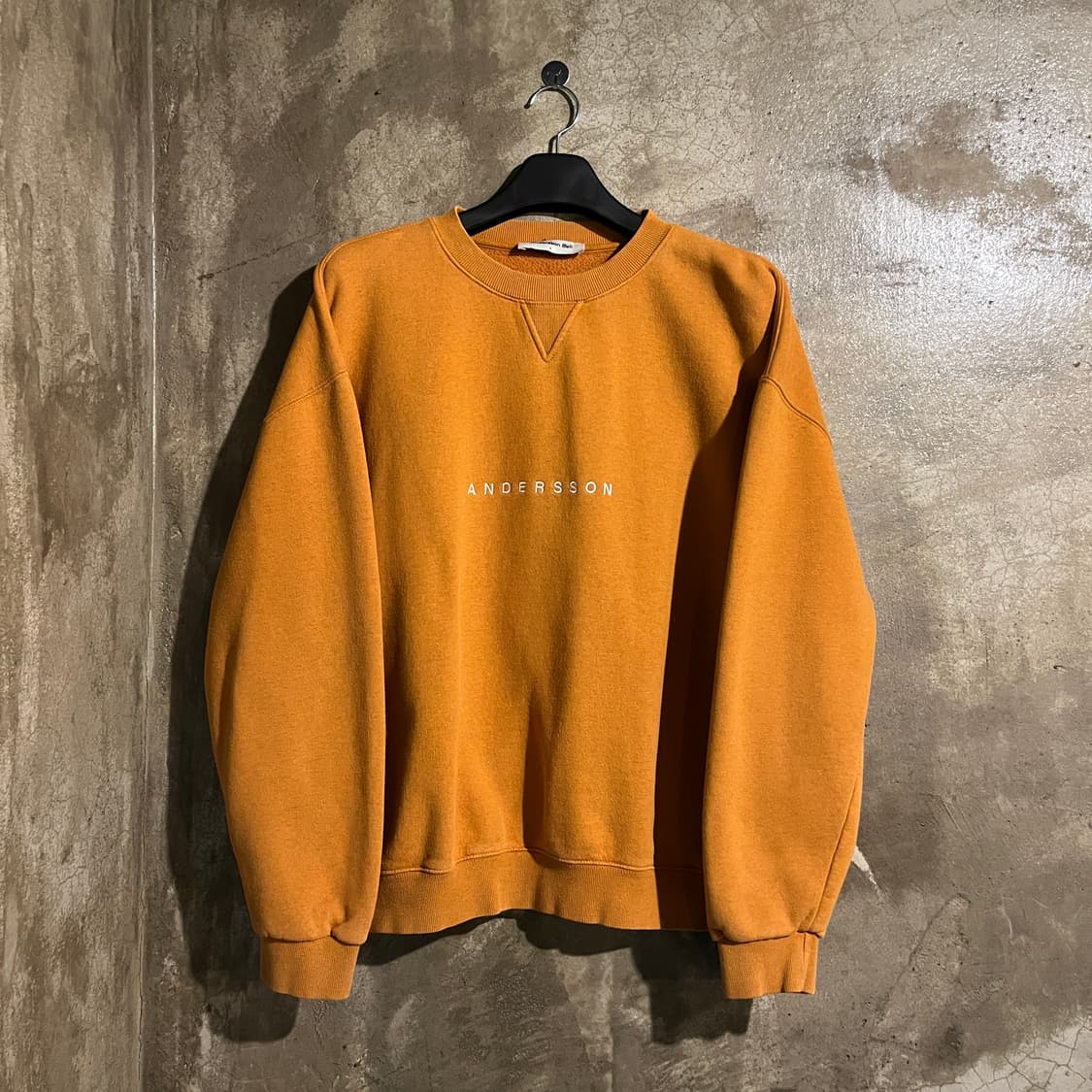 앤더슨벨 맨투맨 상품이미지1