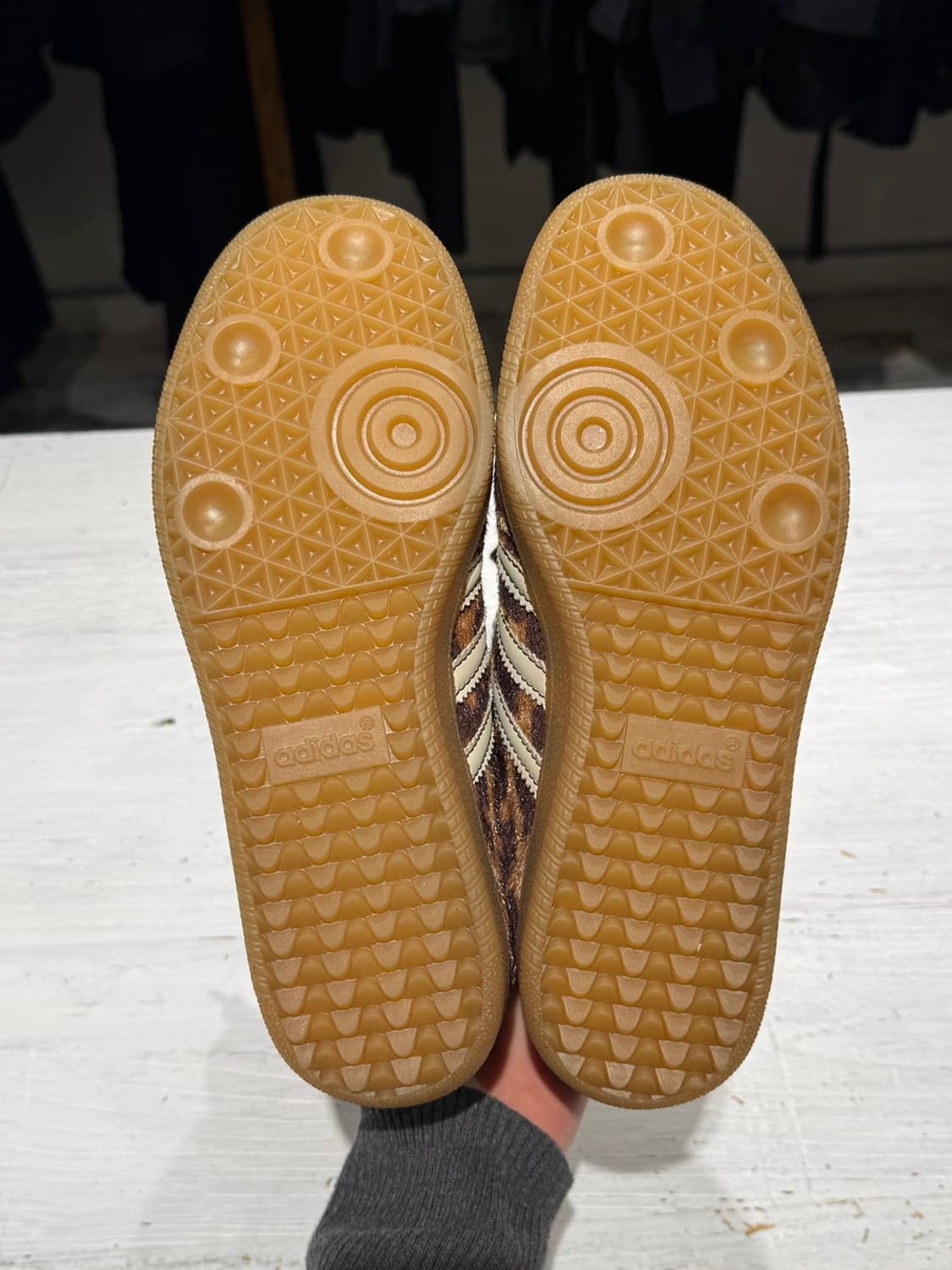 아디다스 x 웨일즈 보너 레오파드 포니 삼바 스니커즈 상품이미지5