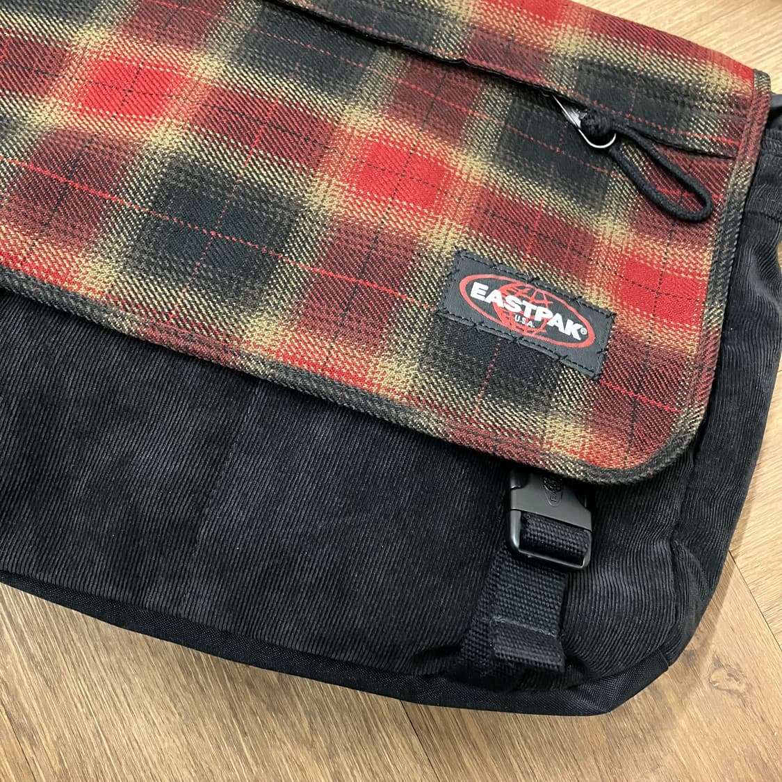 N224 이스트팩 체크 코듀로이 크로스백 상품이미지2