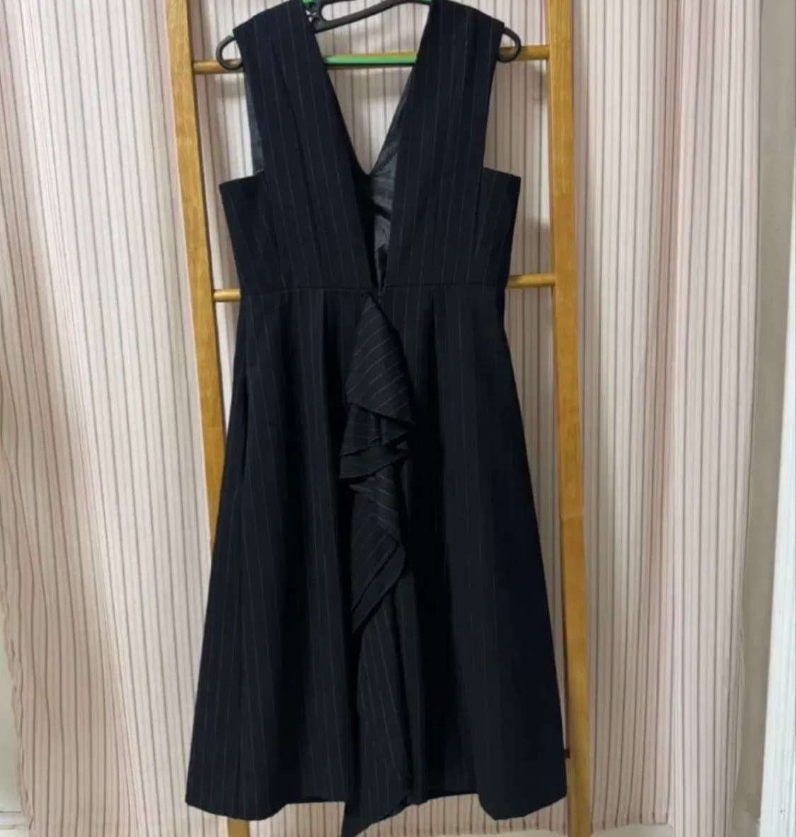 레디투웨어 블랙 스트라이프 프릴 레이어드 브이넥 원피스 F 상품이미지1