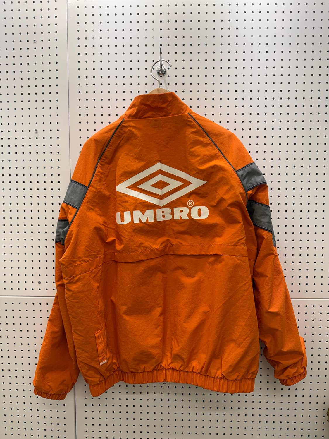 엄브로 빅러고 IPFU 바람막이 자켓  U22 상품이미지3