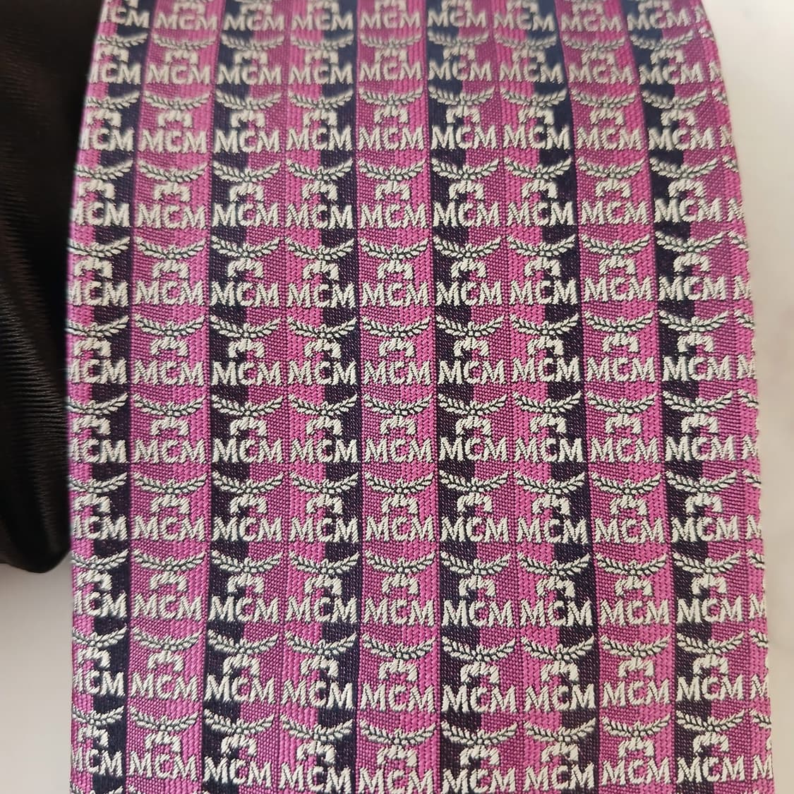 MCM 실크 올오버 로고 패턴 넥타이 9.3cm A+등급 A19068
 상품이미지6
