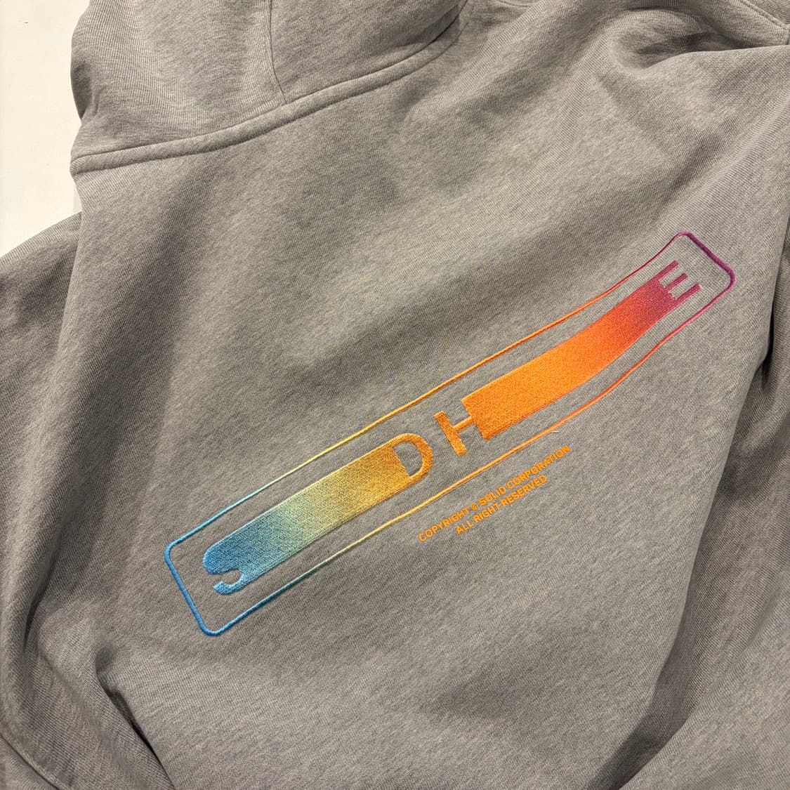 [110] 23FW 솔리드옴므 자수 후드티 그레이 D746 상품이미지9