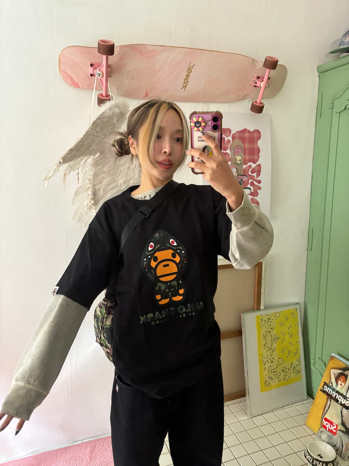 베이프 마일로 샤크 티 상품이미지1