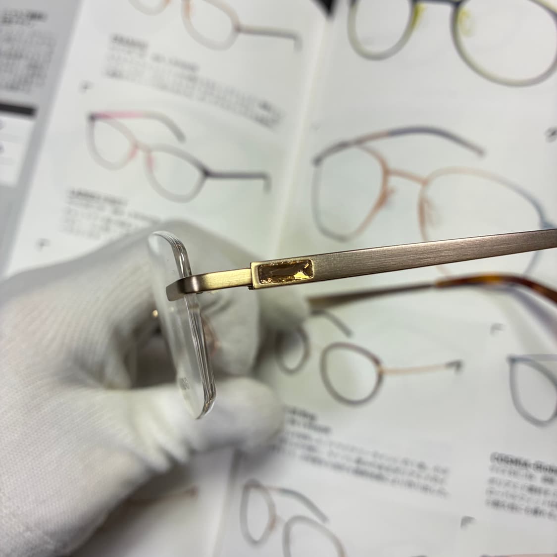 VERA WANG 베라왕 스와로브스키 골드 무테 티타늄 안경 상품이미지3