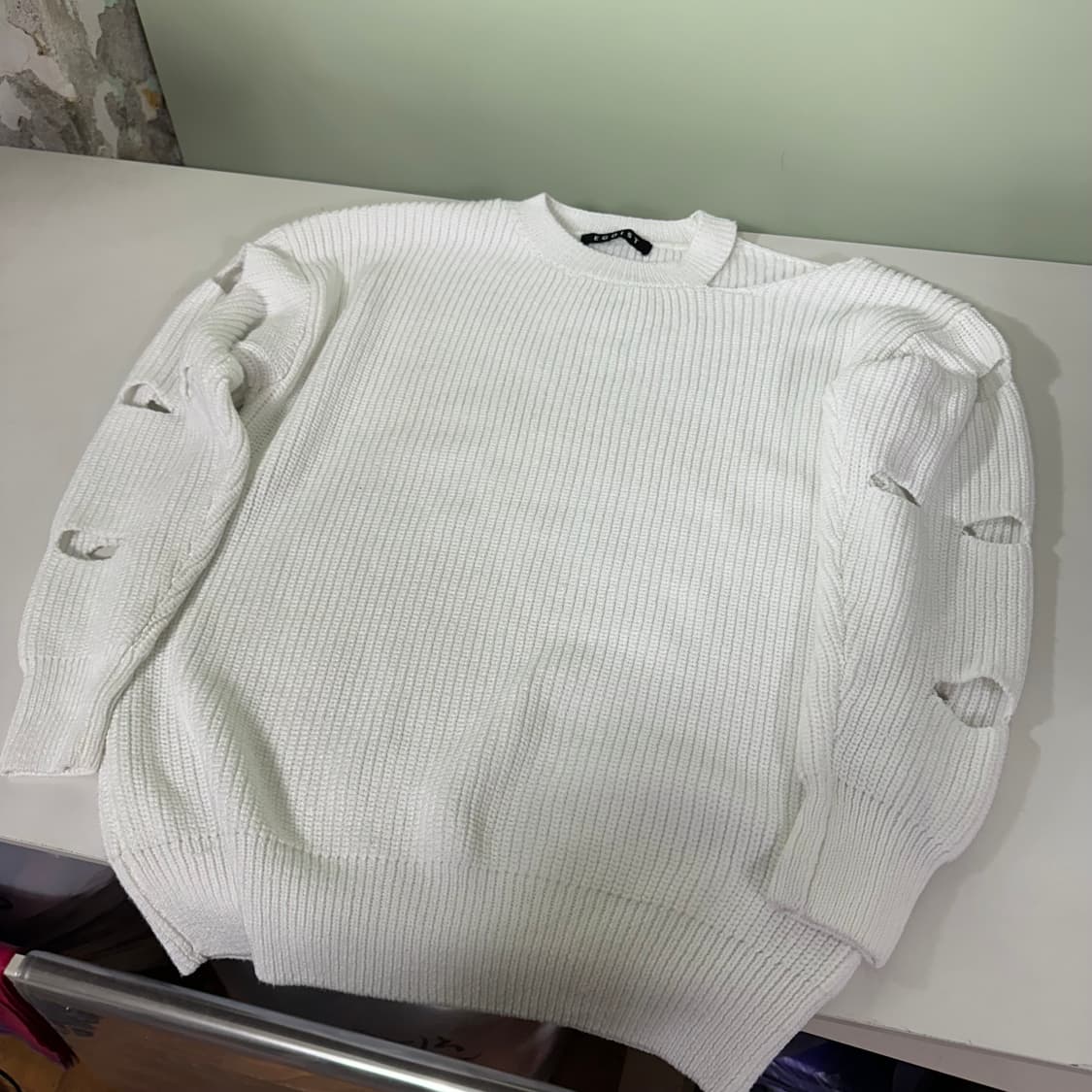 우먼OS 에고이스트 크림화이트 루즈핏 시스루홀 면니트 상품이미지3