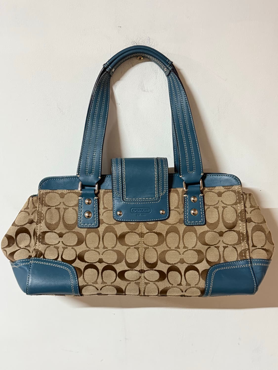 마지막 할인 코치 y2k 시그니처라인 자카드 블루 레더 숄더백 상품이미지4