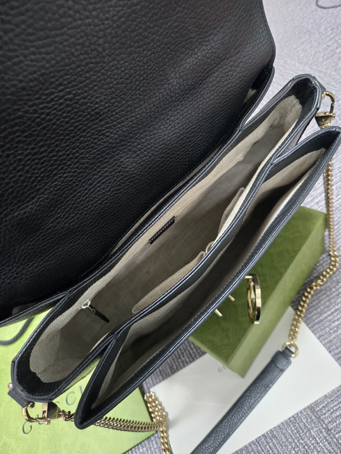 [특가][정품] 구찌 인터로킹 탑핸들백 라지 상품이미지6