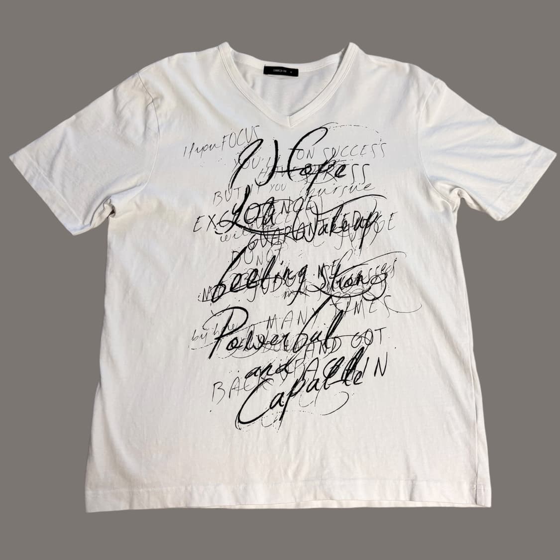 (이체시에눌) 일본 고스펑크 고딕 블랙 레터링 브이넥 생화이트 반팔 상품이미지1