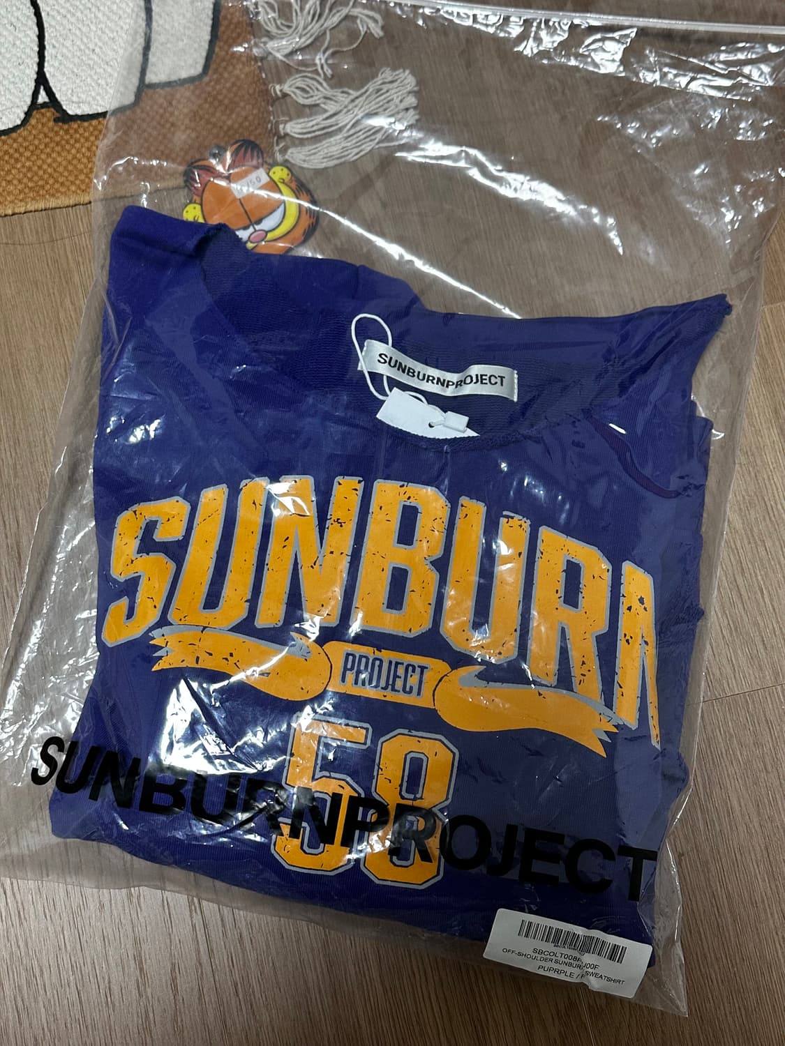 썬번프로젝트 오프숄더 맨투맨 상품이미지1