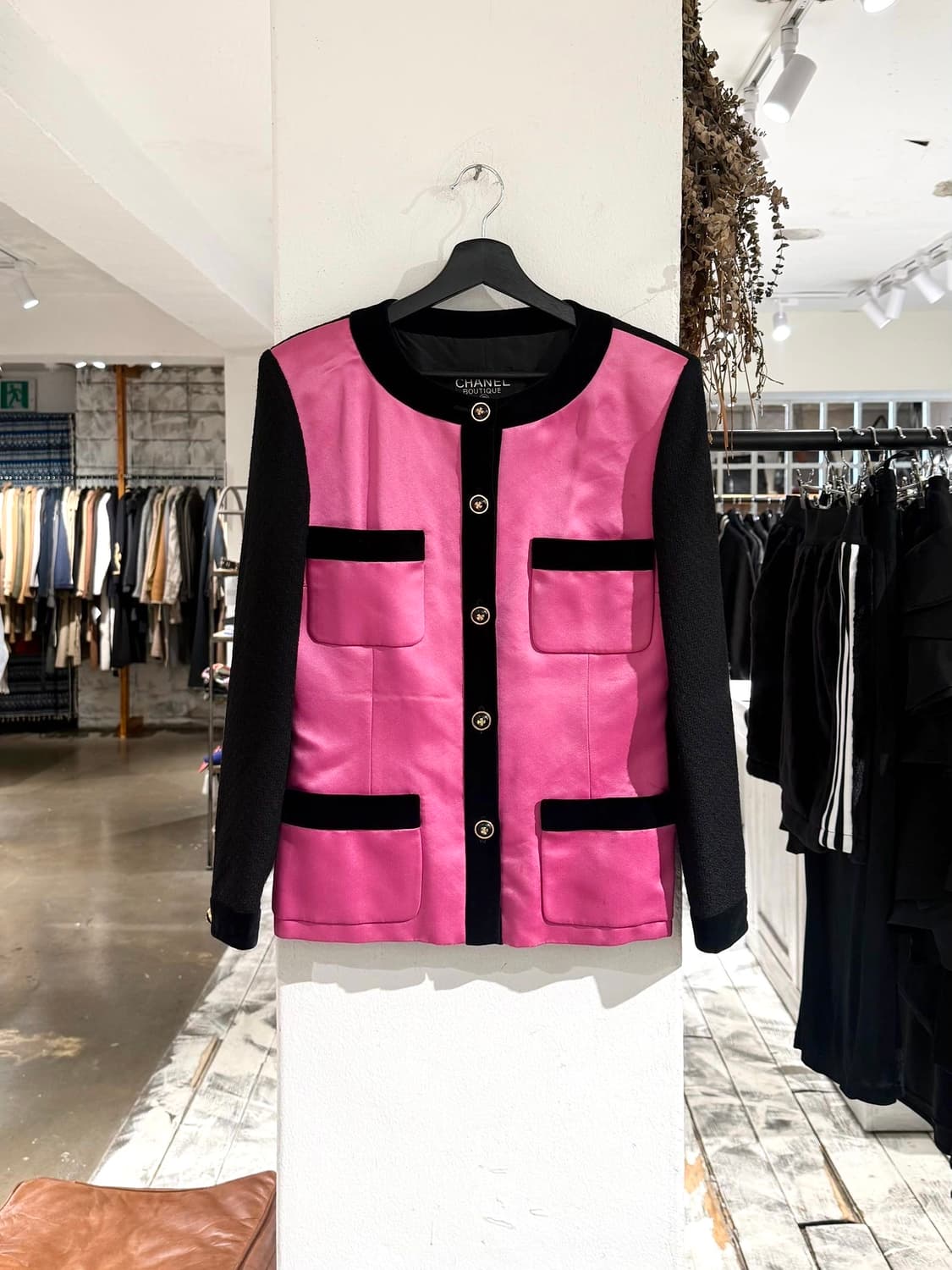 샤넬 부티크 핑크 블랙 벨벳 트리밍 트위드 자켓 상품이미지1