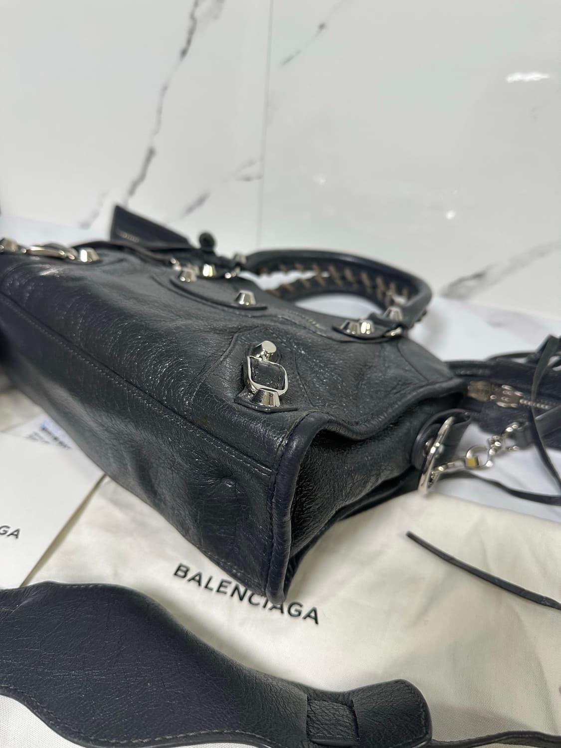 [A+ 정품] 발렌시아가 시티 모터백 미니 다크그레이 상품이미지3