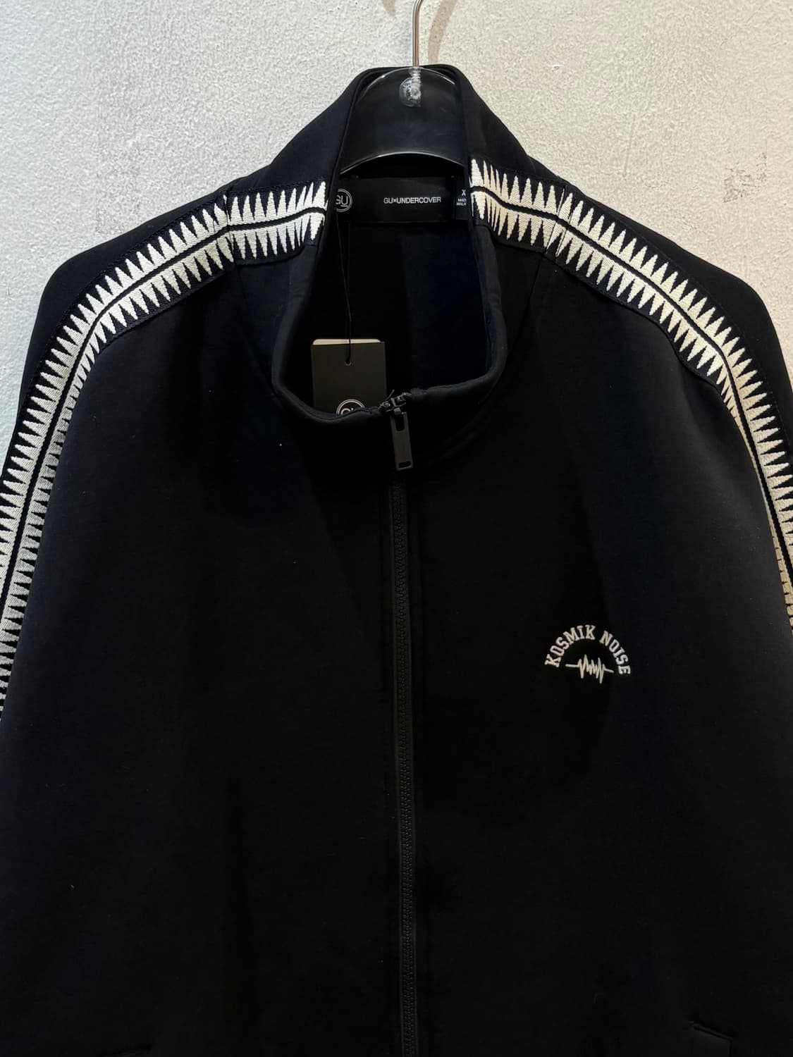 UNDERCOVER x GU kosmik noise track top X 상품이미지2