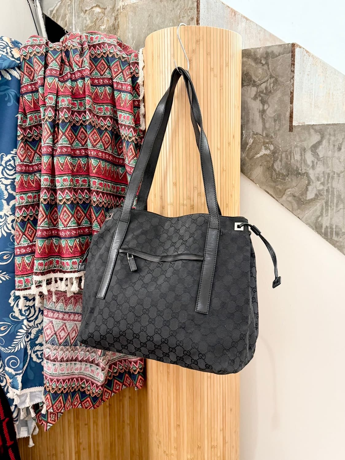 구찌 블랙 GG 캔버스 미디움 토트백 상품이미지1