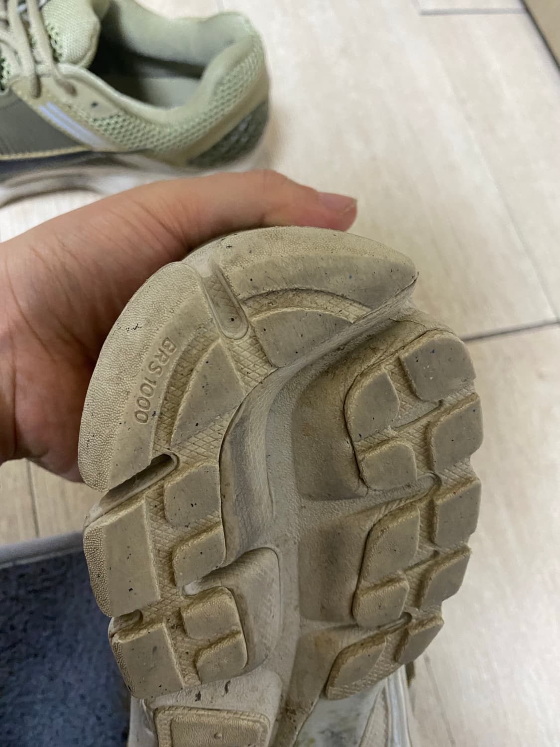 [NIKE] 나이키 줌보메로5 뉴트럴 미디엄 올리브 275사이즈 상품이미지4