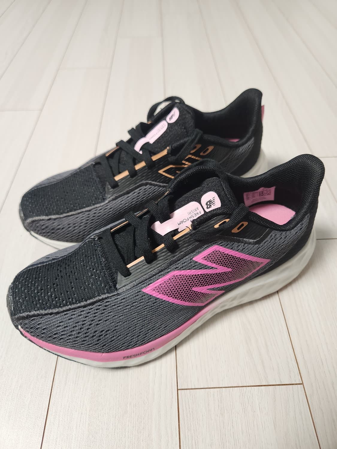 새상품급)뉴발란스 운동화 아리쉬v4 블랙 퍼포먼스 프레쉬폼 러닝화 WAR 상품이미지1