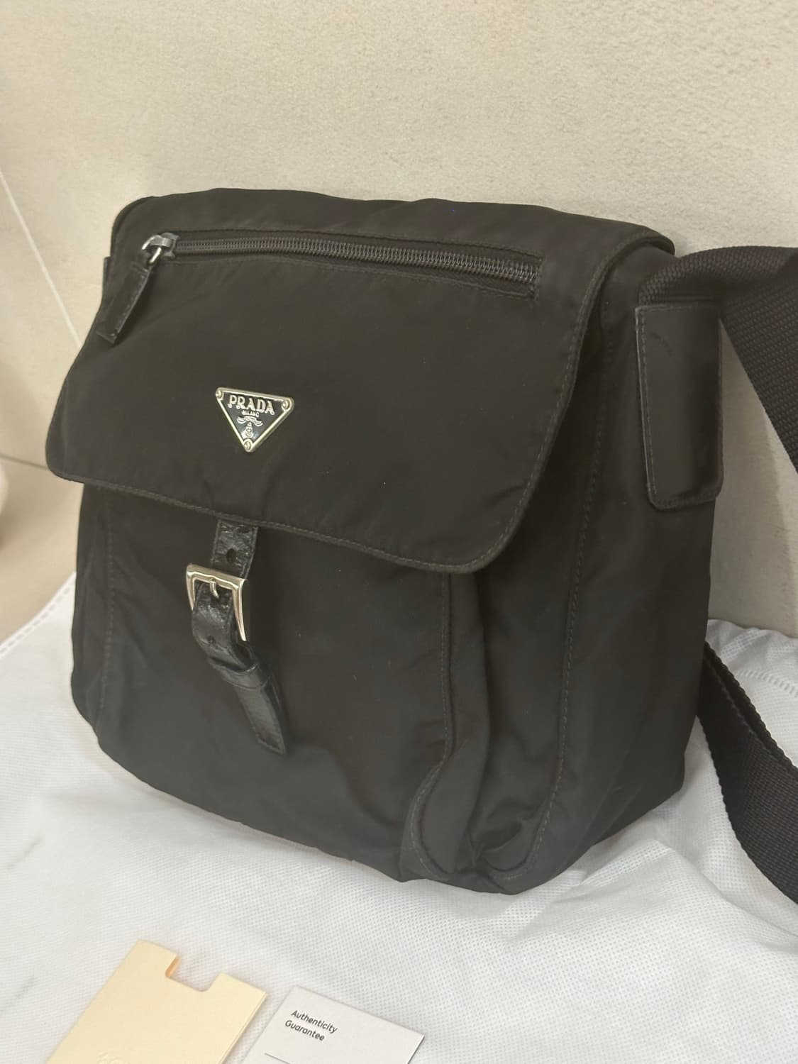 프라다 포코노 나일론 버클 크로스백 주우재백 상품이미지2