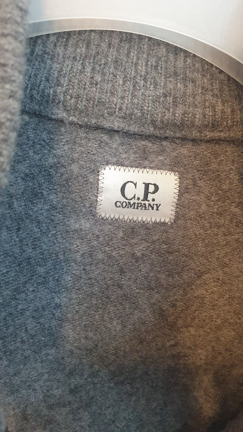CP컴퍼니 하프집업 니트 52사이즈입니다.
라지입니다
 무난한 그레이 색 상품이미지4
