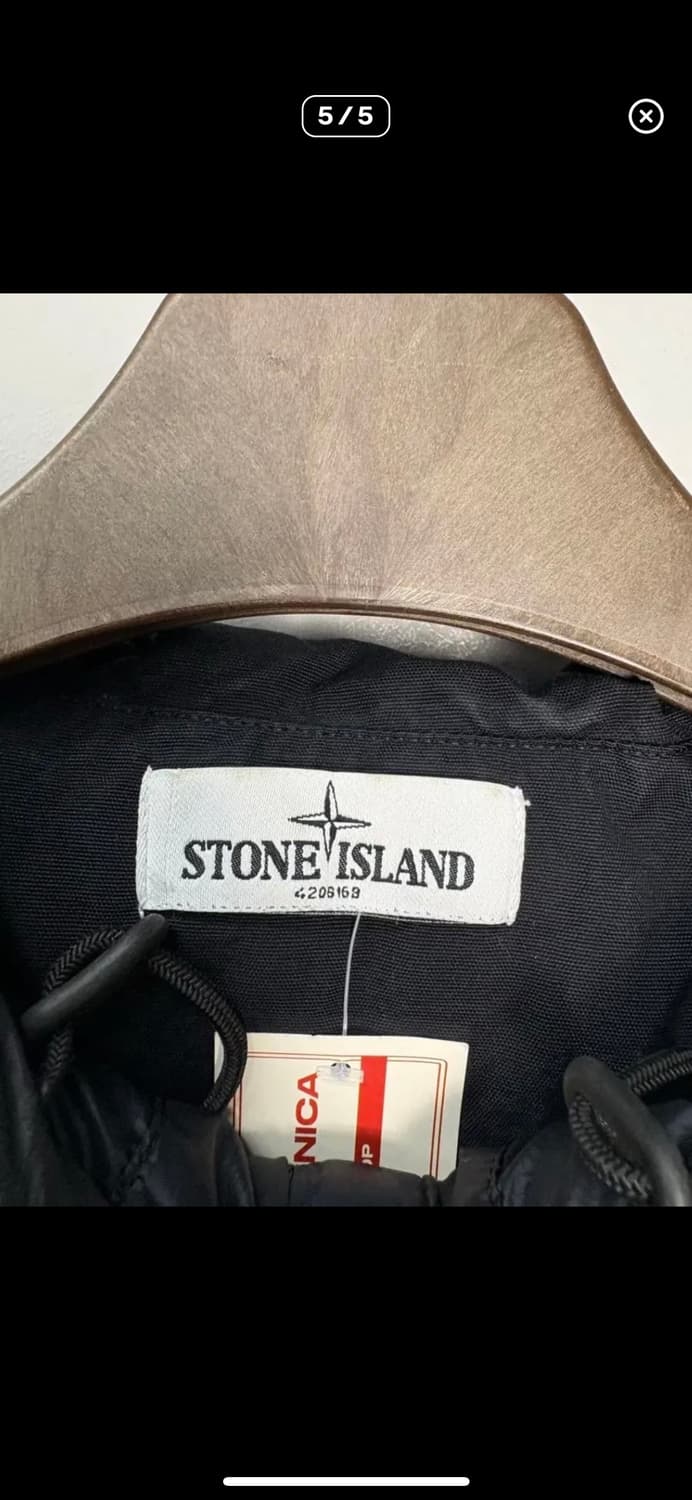 스톤아일랜드 와펜 나일론 후드 다운 베스트 A3013 상품이미지5