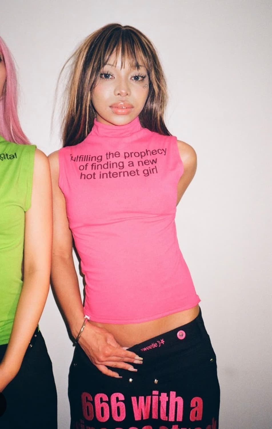 Dydoshop Coloring NEON-PINK 하이넥 슬리브리스 상품이미지1