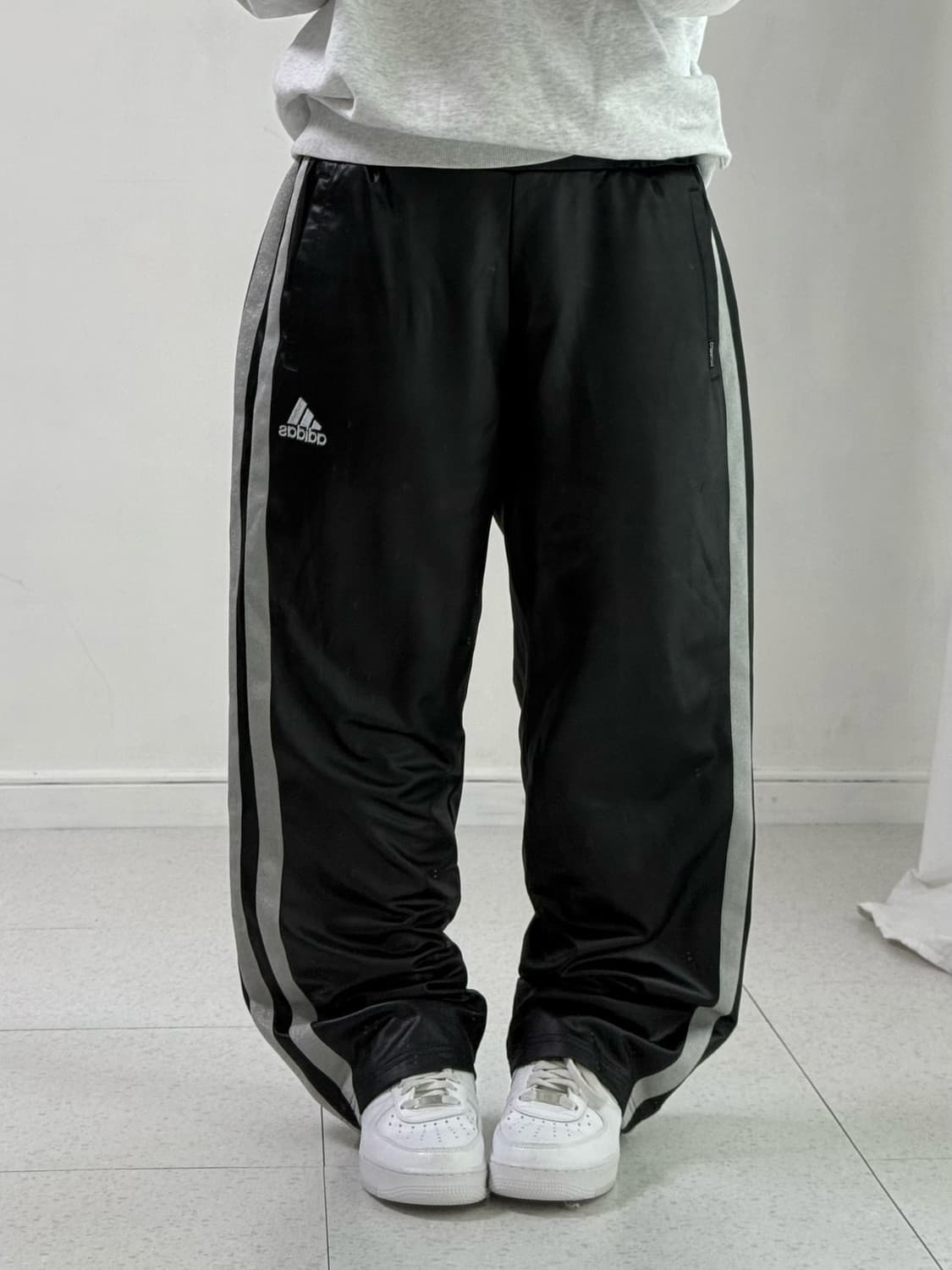 00‘s 아디다스 블랙 실버 트랙팬츠 상품이미지1