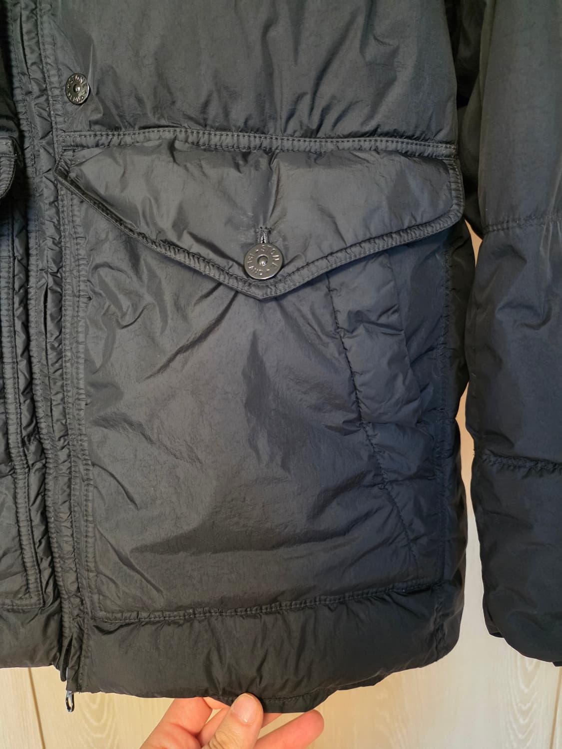 [구매 1달] 24FW 스톤아일랜드 크링클랩스 후드 패딩 M사이즈 상품이미지4