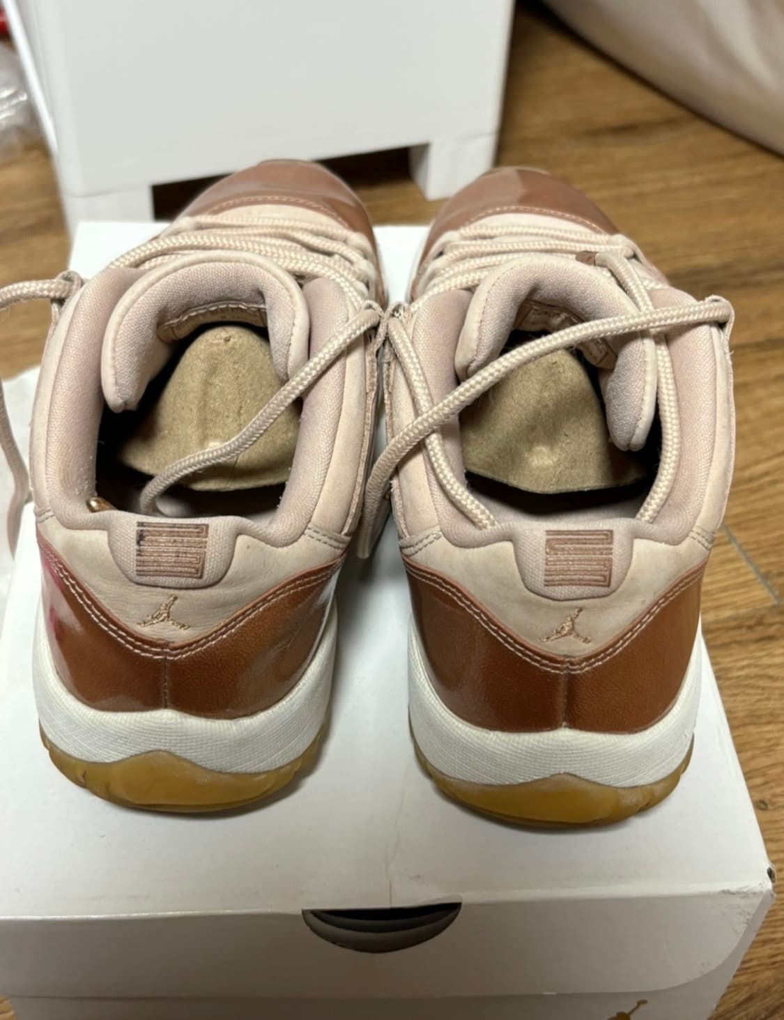 조던11 레트로 로우 로즈골드 240 상품이미지2