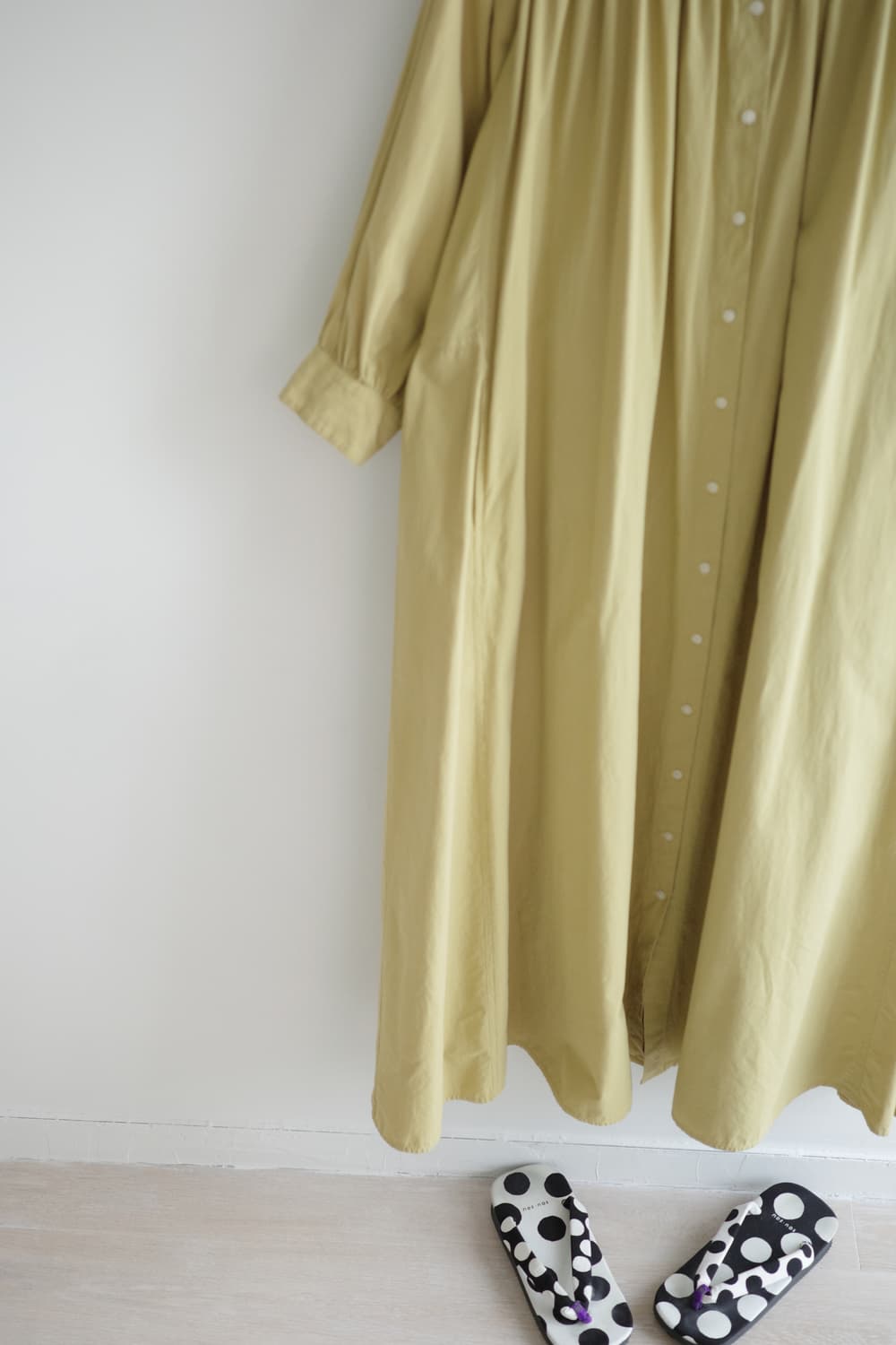 LAKOLE • 겨자색 퍼프 소매 샤링 셔츠  롱원피스 상품이미지5