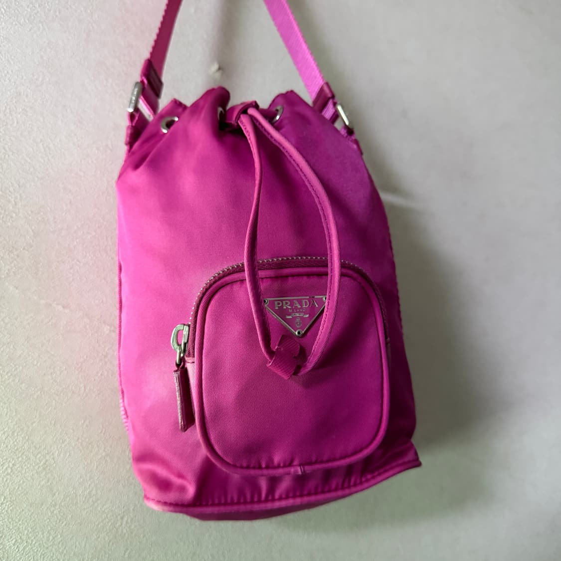 프라다 포코노 나일론 미니 버킷 토트백  상품이미지3