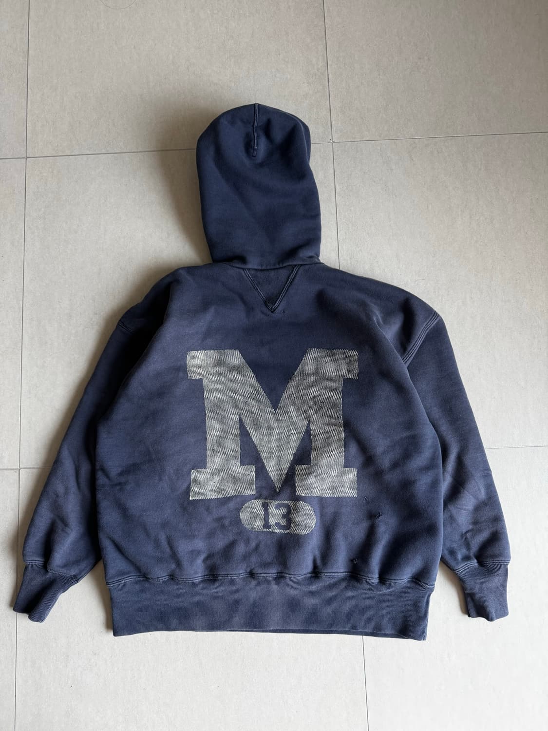 세인트 미카엘 x 베르베르진 후드티 상품이미지2