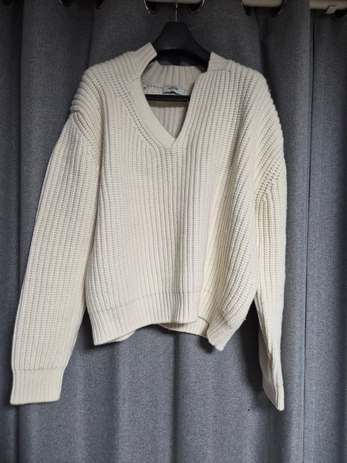 시스템옴므 24fw 파리 컬렉션 브이넥 니트 팝니다 솔리드옴므 타임옴므  상품이미지4