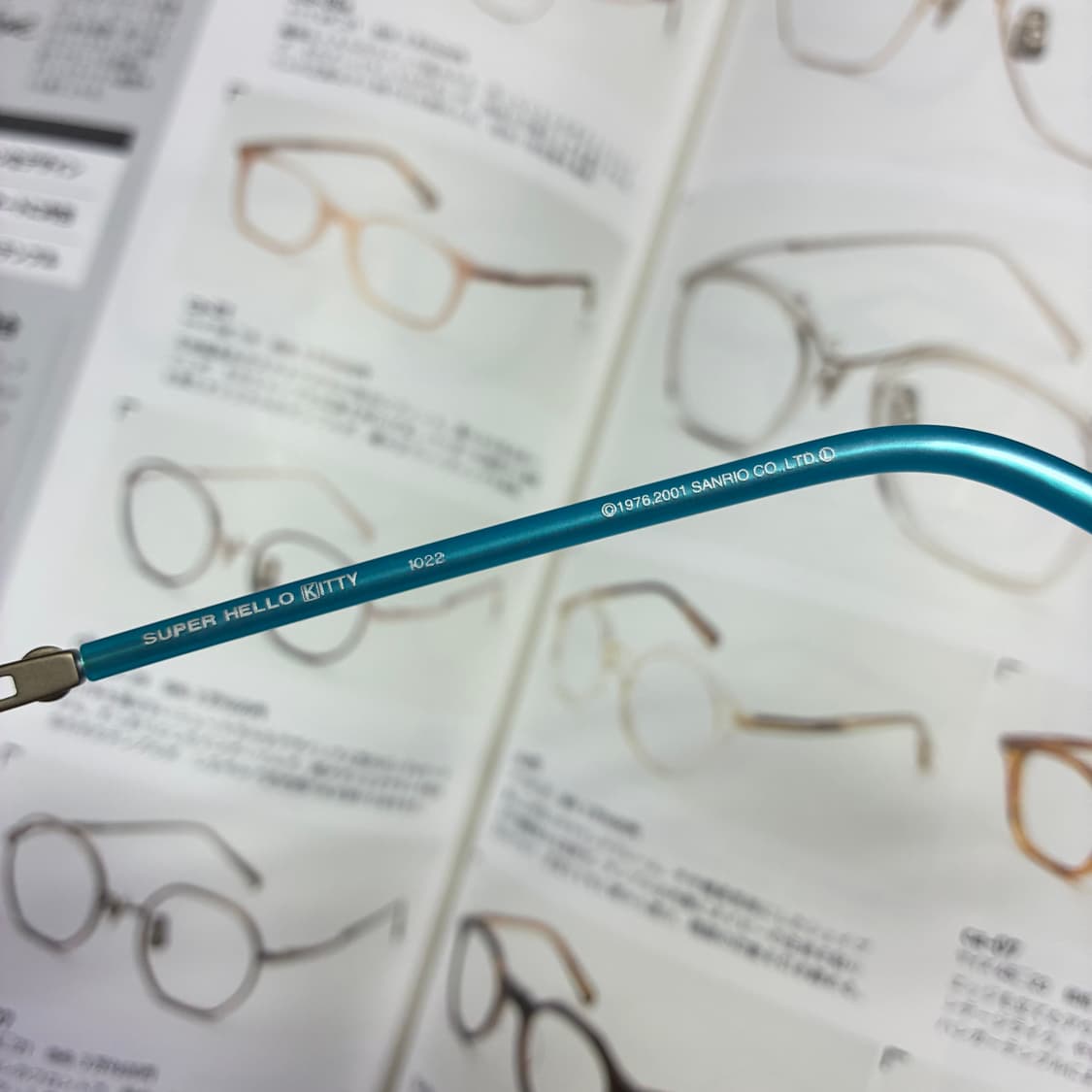 HELLO KITTY 헬로키티 반무테 티타늄 안경 상품이미지5