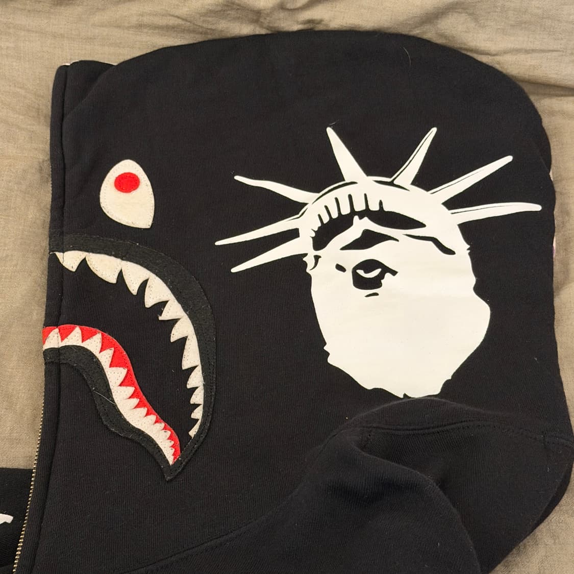 Bape Pullover Shark Hoodie NYC 상품이미지5