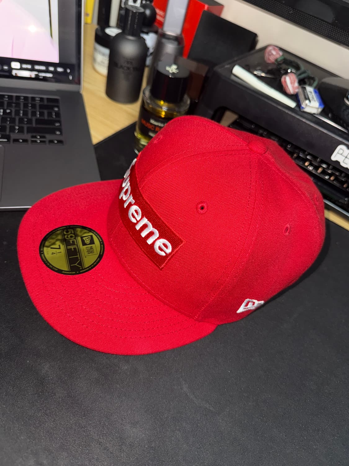 슈프림 x 뉴에라 레드 7 1/4 상품이미지2