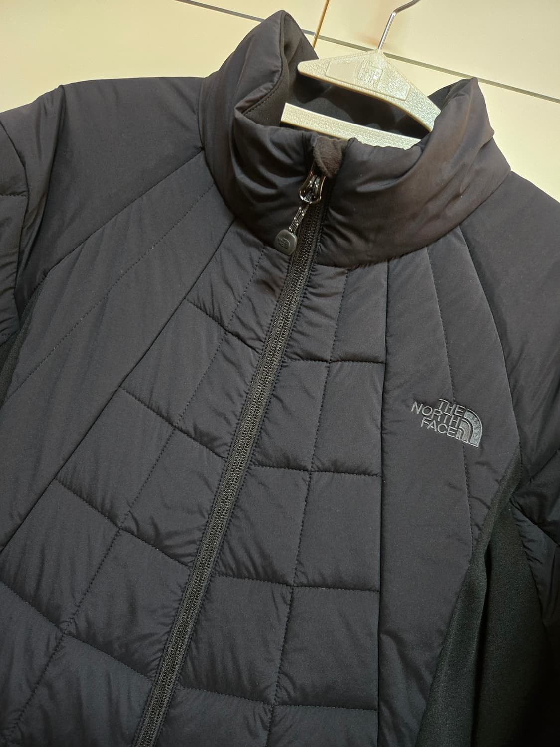 노스페이스 남성 브이엑스 경량 패딩 상품이미지2