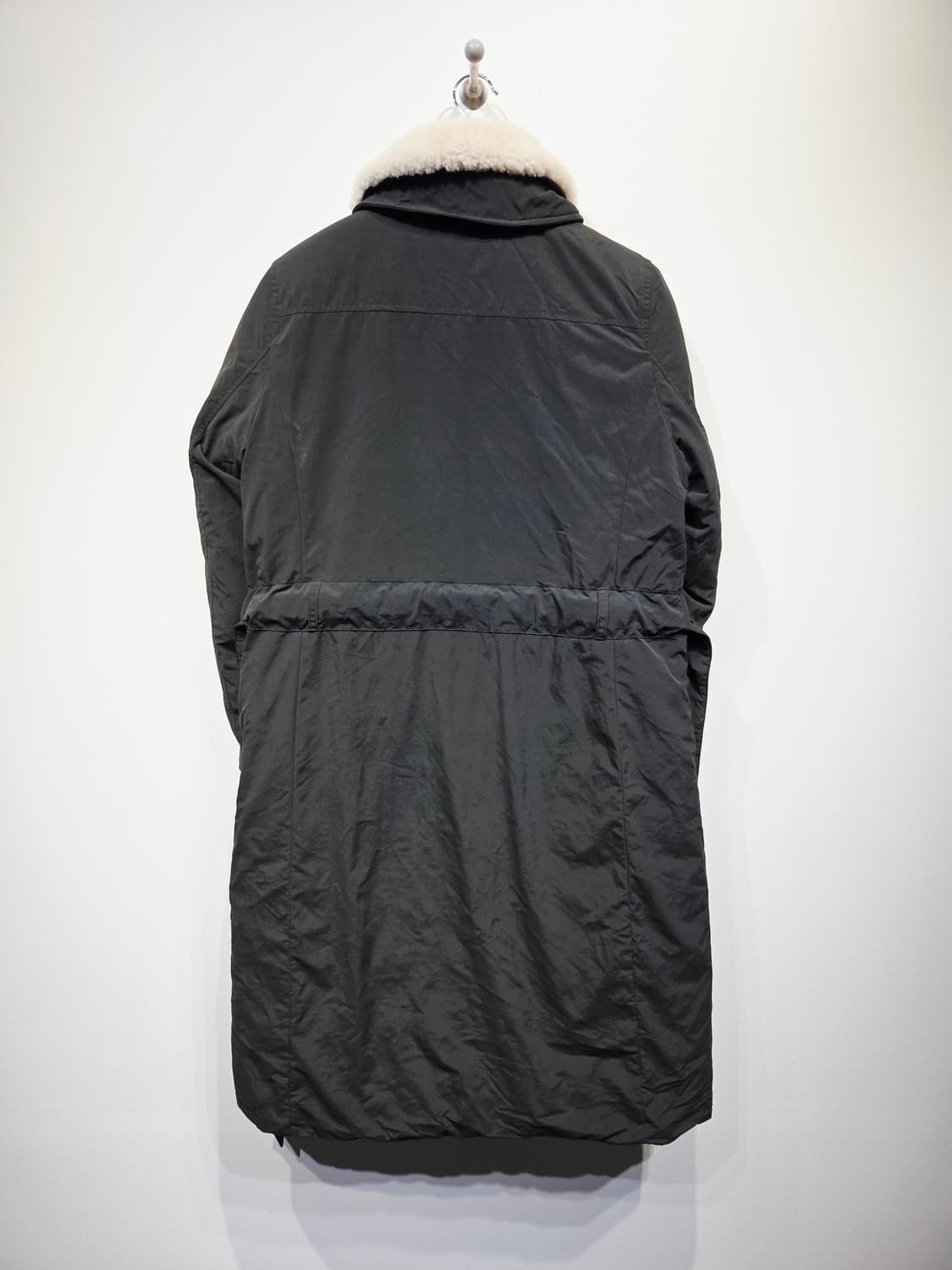 에디바우어 리얼 무스톤 구스다운 벨티드 롱코트 상품이미지6