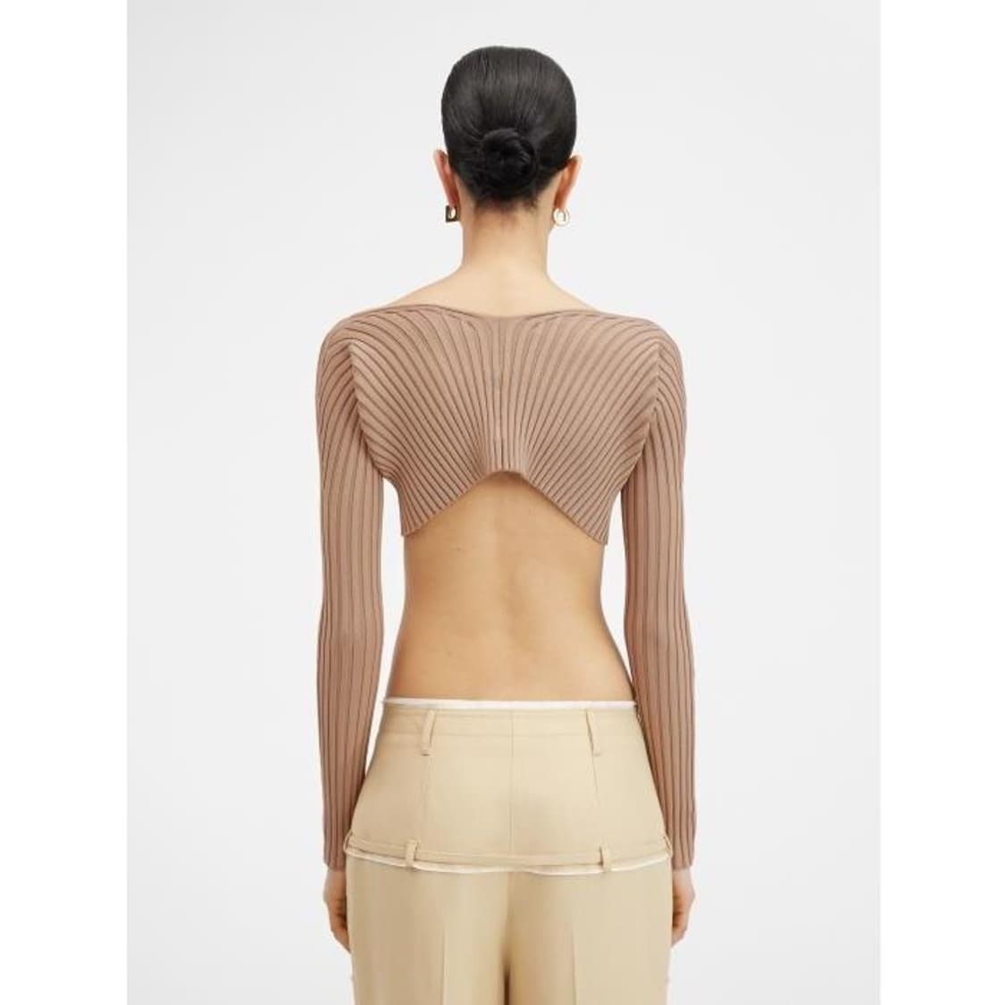 자크뮈스 마이크로 참 로고 크롭 가디건 베이지 상품이미지2