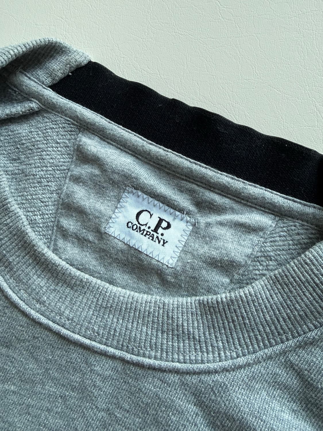 Cp컴퍼니 렌즈와펜 맨투맨 상품이미지2