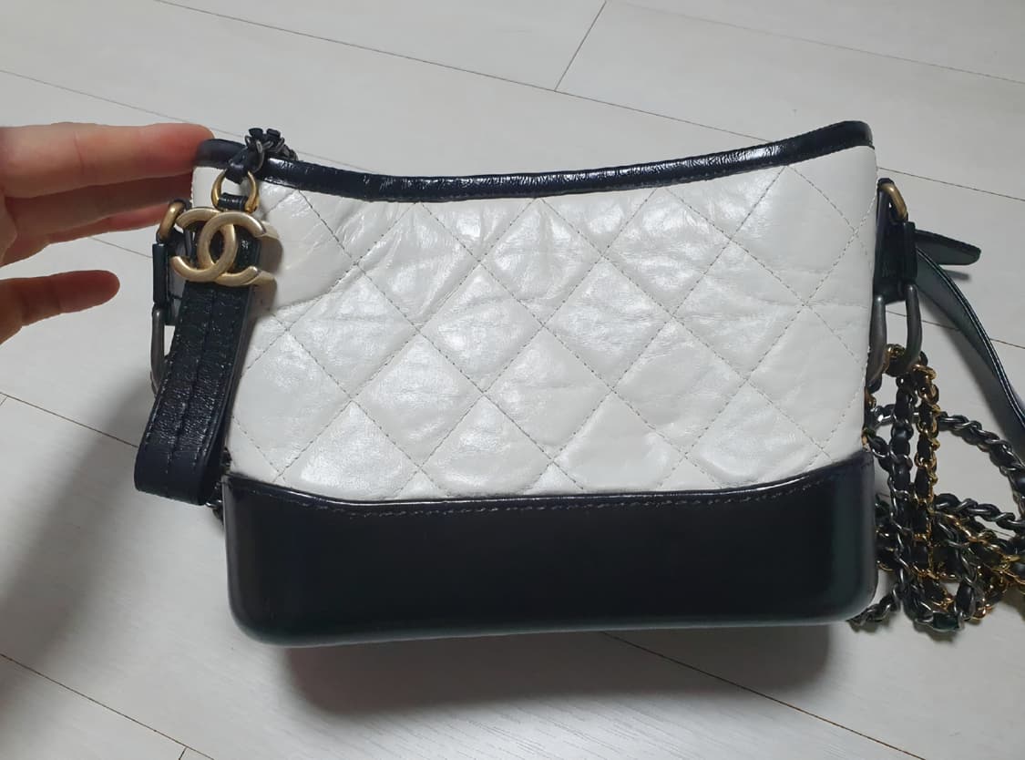 샤넬 호보백 스몰 화이트 블랙 (롯데백화점 본점 정품) 상품이미지4