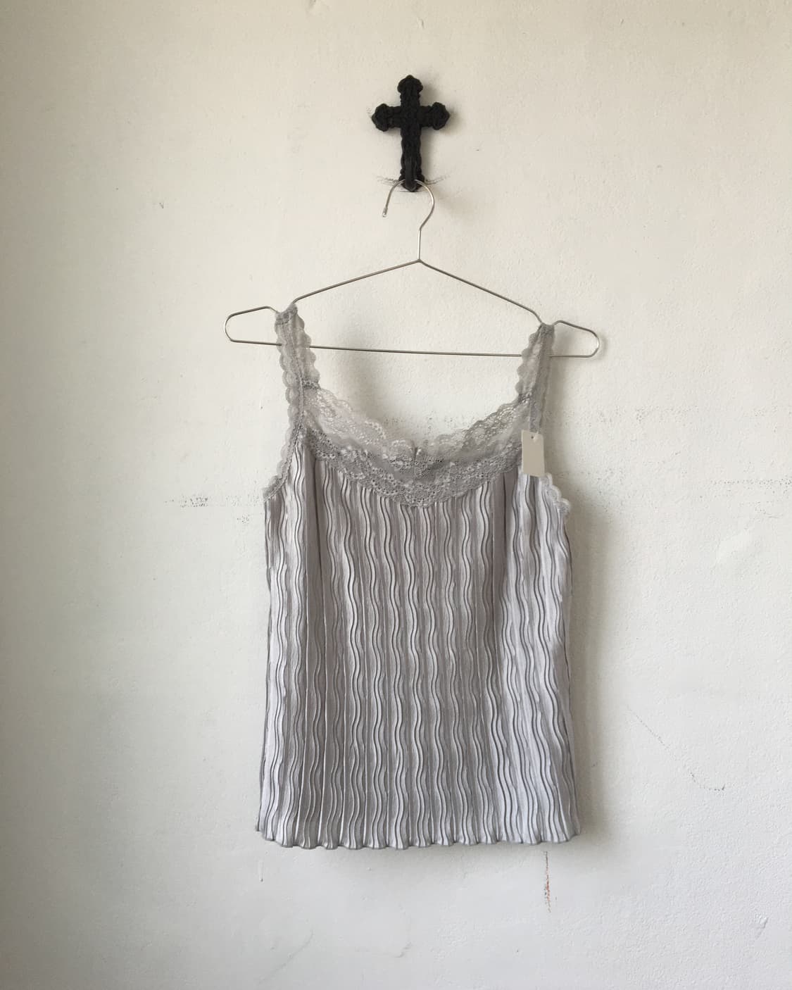 Lace trimming pleats sleeveless 상품이미지1