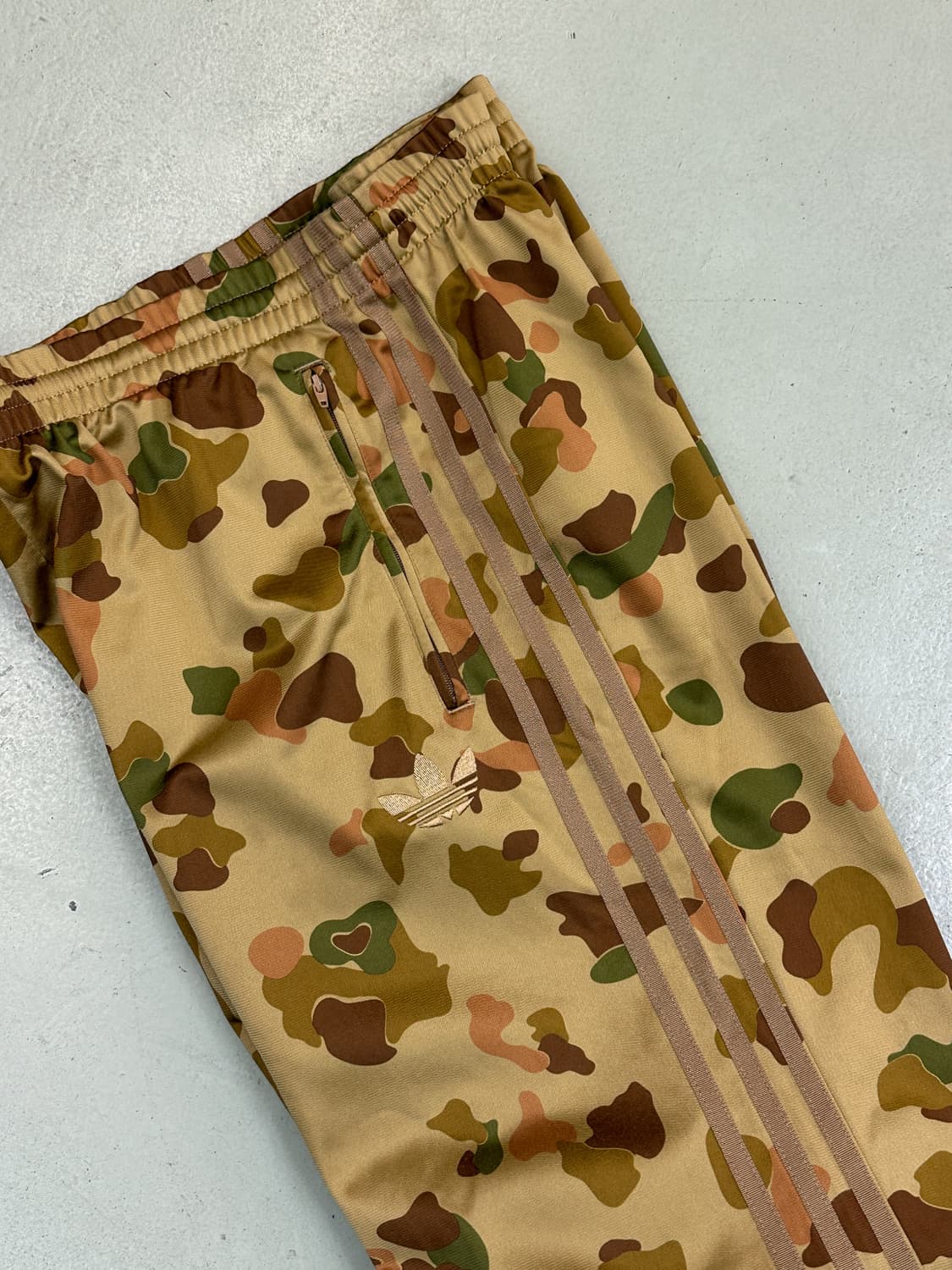 아디다스 3 스트라이프 파이어버드 카모 트랙 팬츠 상품이미지2