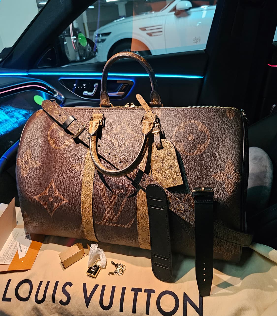 루이비통 리버스 자이언트 모노그램 키폴45 25Fw (새상품) 상품이미지1