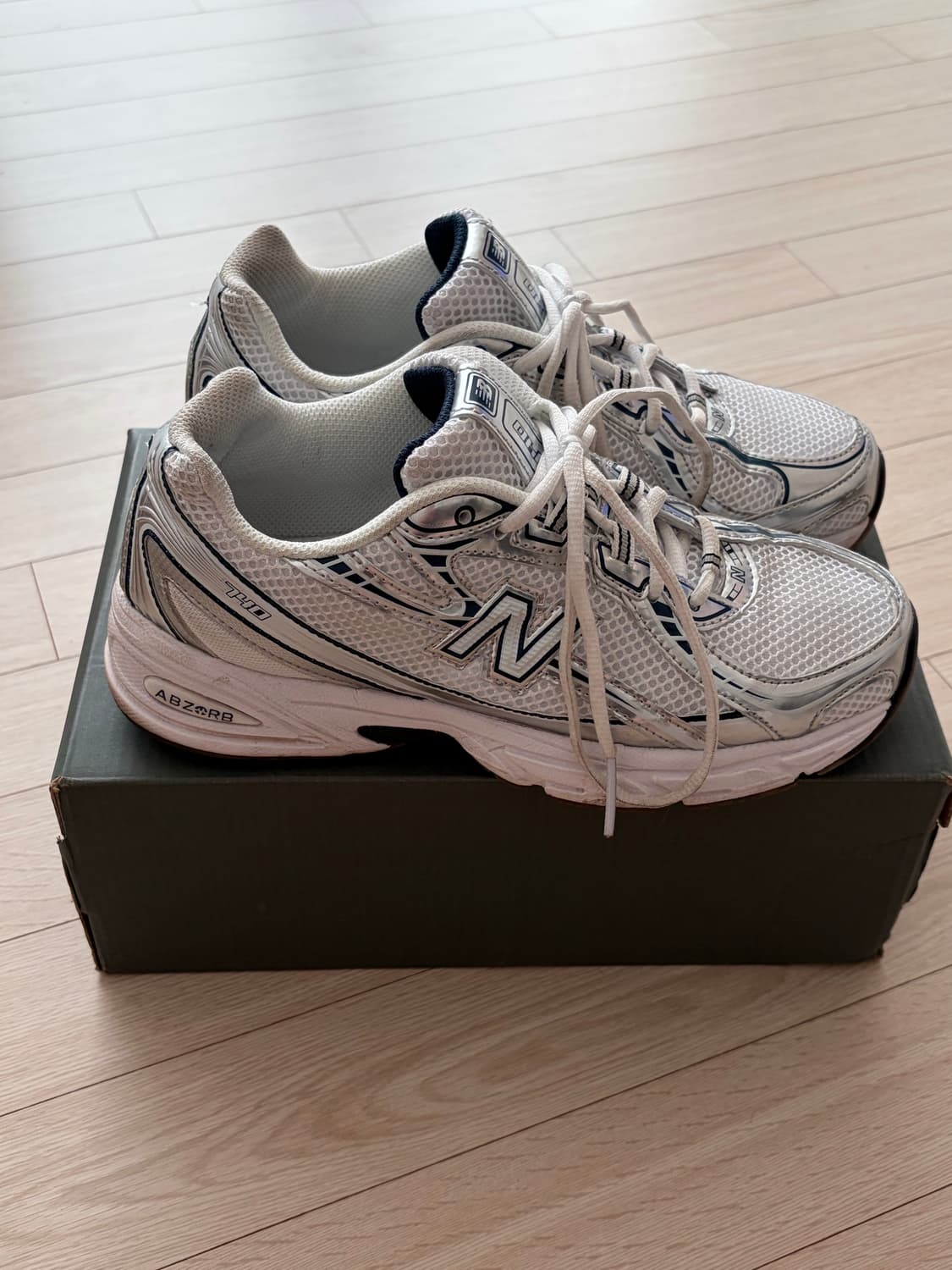 뉴발란스(로스) / 740 화이트네이비 실버 / 255 상품이미지3