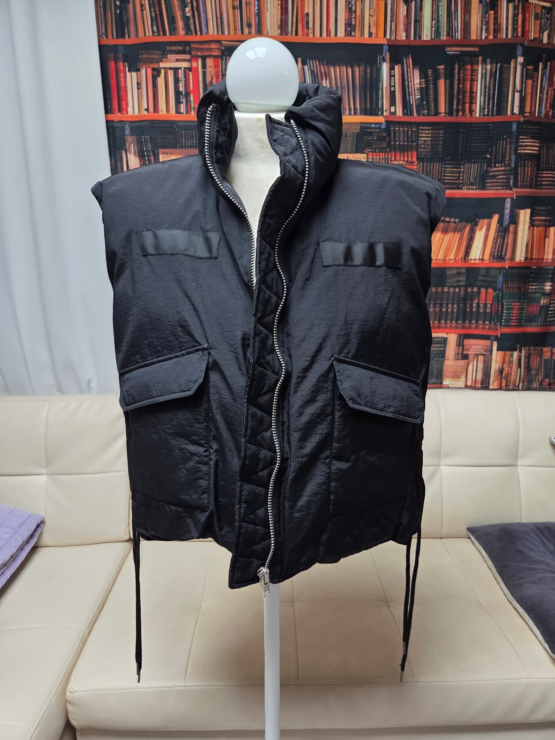 사이드 끈 디테일 패딩 조끼 상품이미지1