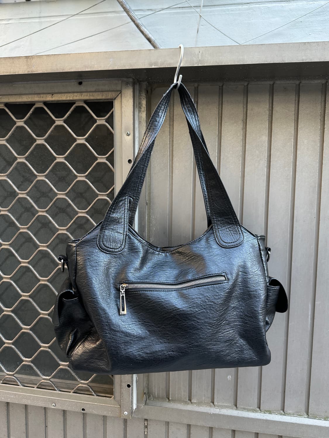 Black leather zipper point shoulder bag 상품이미지5