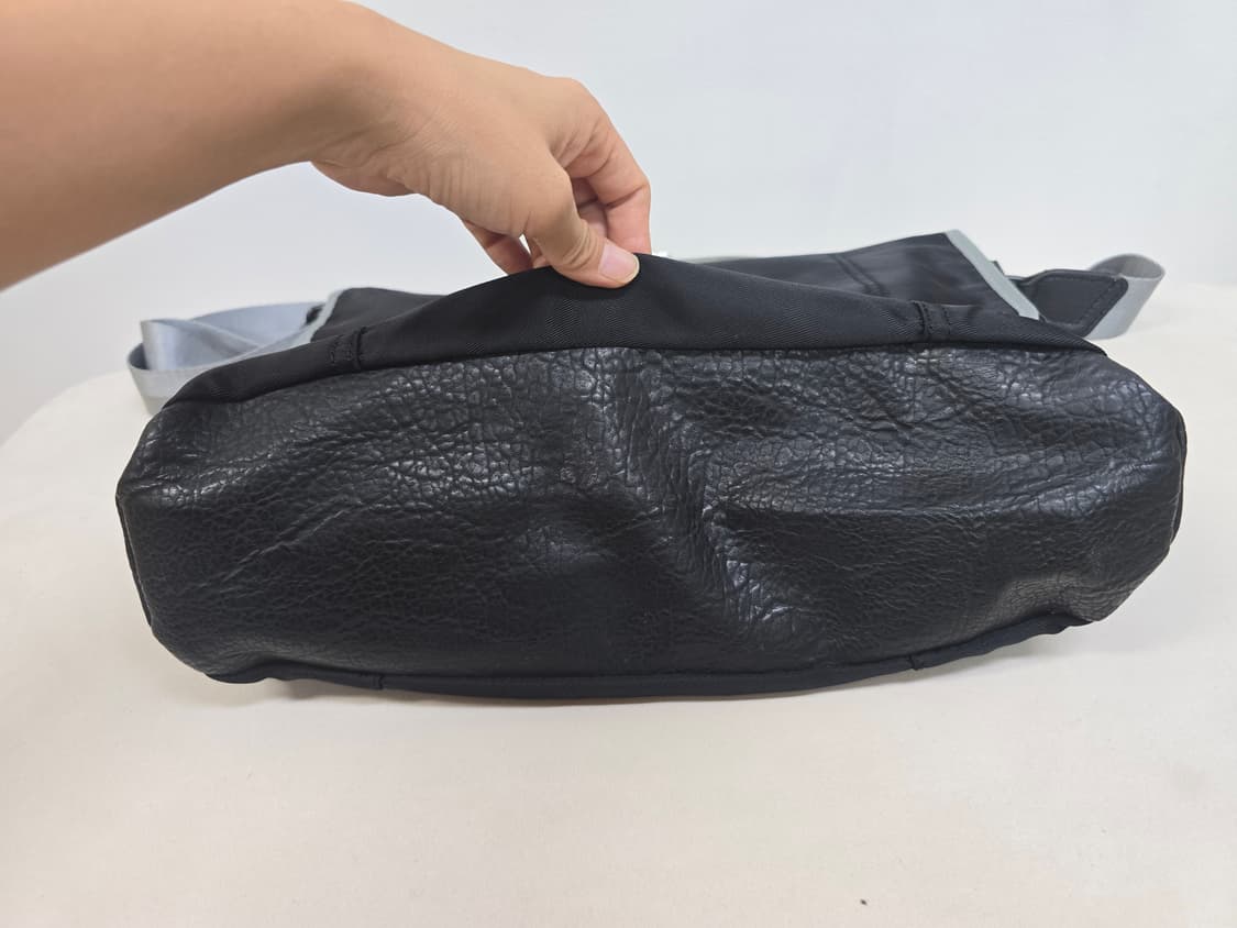 디젤 가죽배색 세련된 데일리 크로스백 상품이미지3