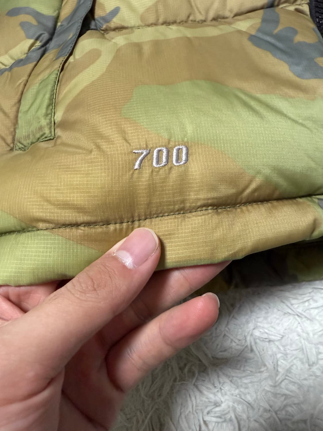 (S)노스페이스 센터 로고 카모 패딩 조끼 상품이미지4