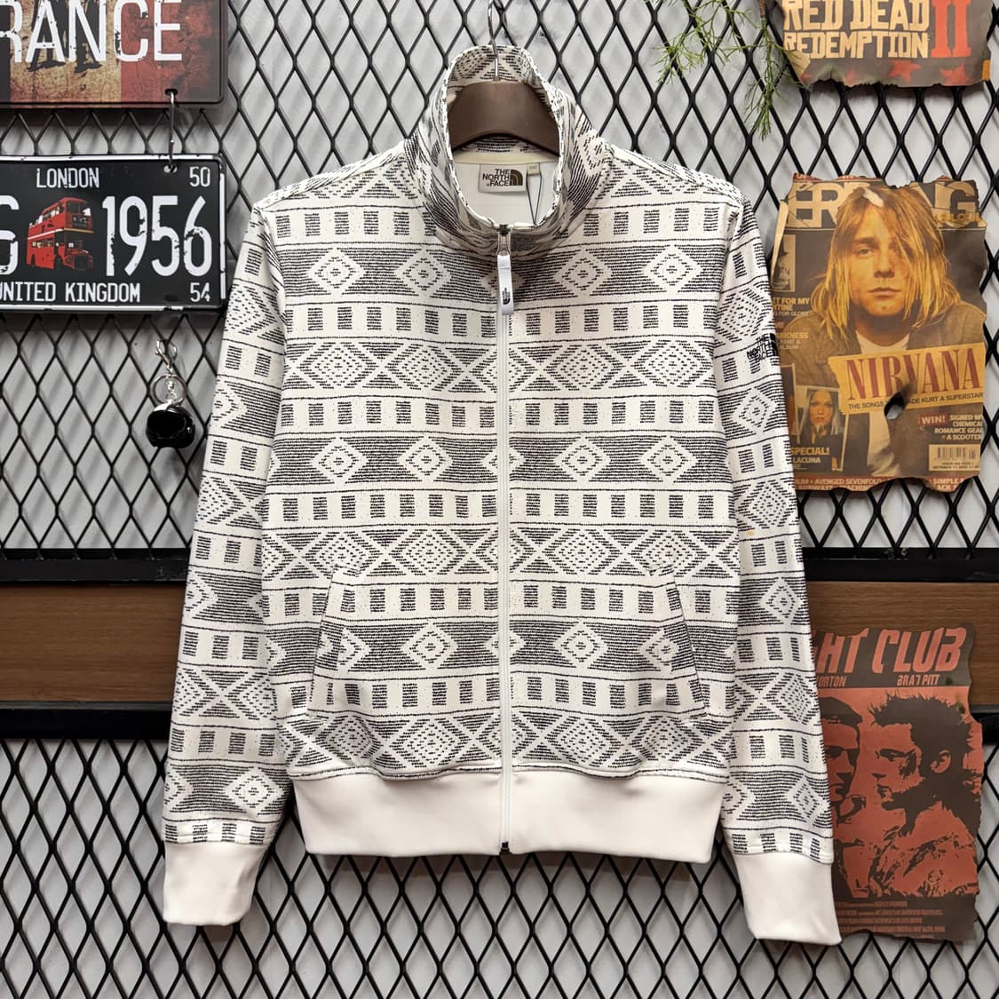 노스페이스 우먼스 트랙 자켓 에스닉 패턴 화이트 그레이 상품이미지1