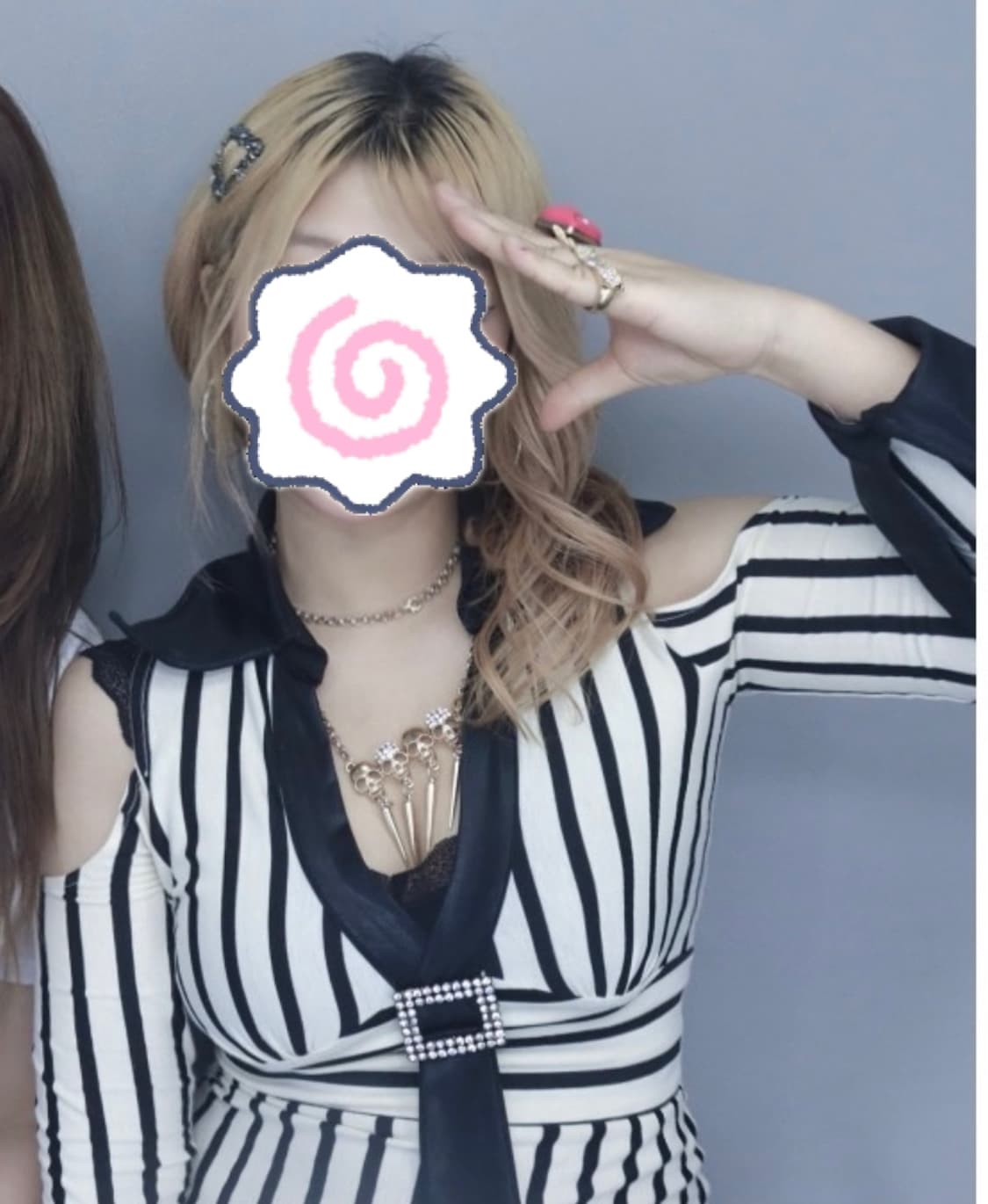 다이아 스트라이프 큐빅 오프숄더 탑 셔츠 d.i.a. 오네갸루 상품이미지5